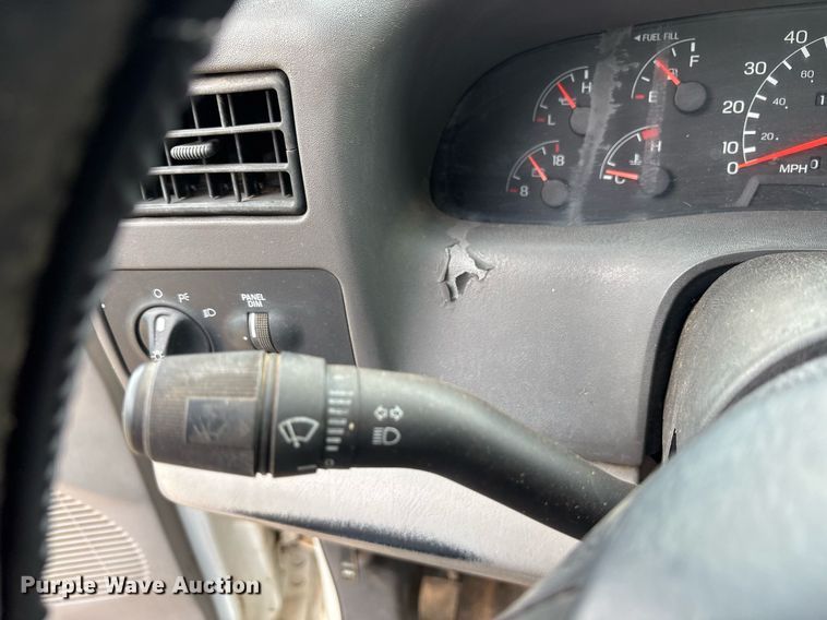 image for item DM1900 1999 Ford F550 Super Duty XL flatbed truck