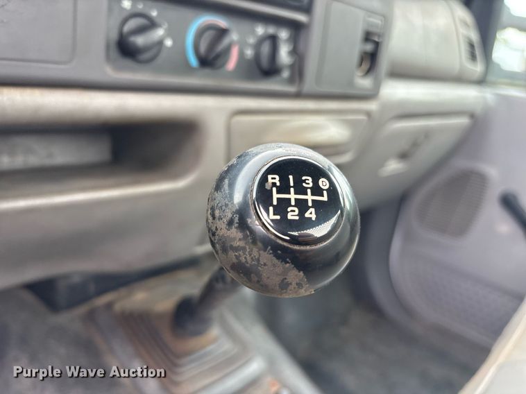 image for item DM1900 1999 Ford F550 Super Duty XL flatbed truck