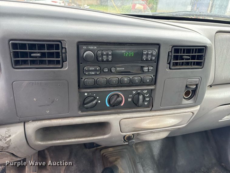 image for item DM1900 1999 Ford F550 Super Duty XL flatbed truck