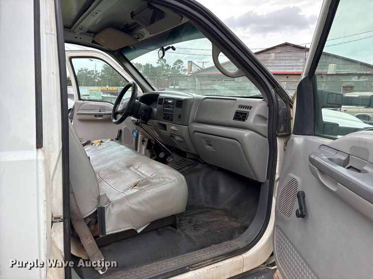 image for item DM1900 1999 Ford F550 Super Duty XL flatbed truck