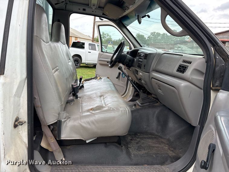 image for item DM1900 1999 Ford F550 Super Duty XL flatbed truck