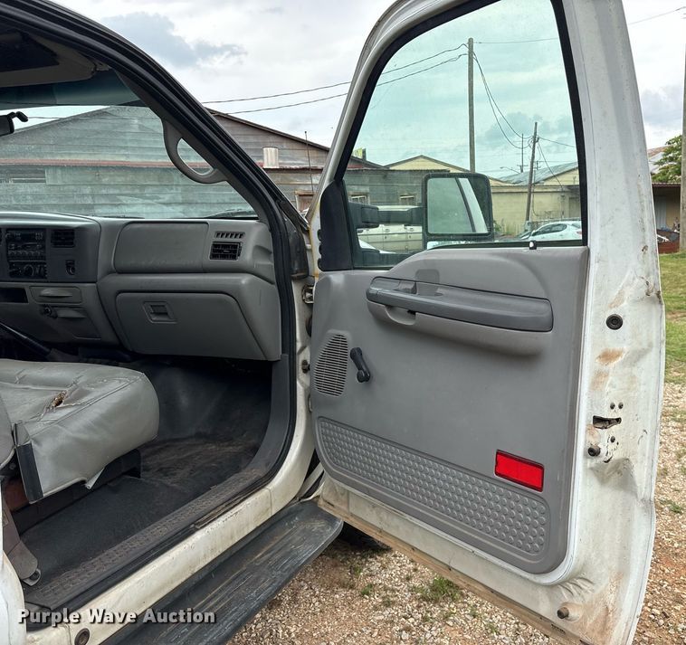 image for item DM1900 1999 Ford F550 Super Duty XL flatbed truck