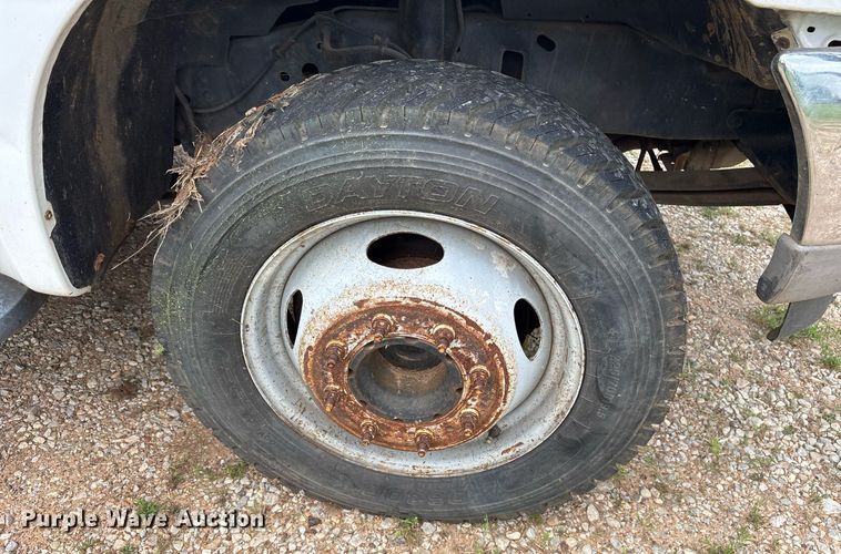 image for item DM1900 1999 Ford F550 Super Duty XL flatbed truck