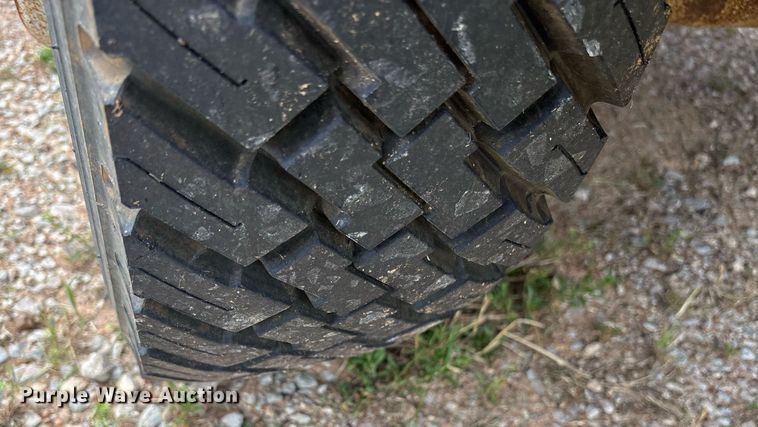 image for item DM1900 1999 Ford F550 Super Duty XL flatbed truck