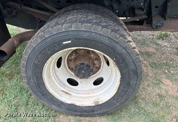 image for item DM1900 1999 Ford F550 Super Duty XL flatbed truck