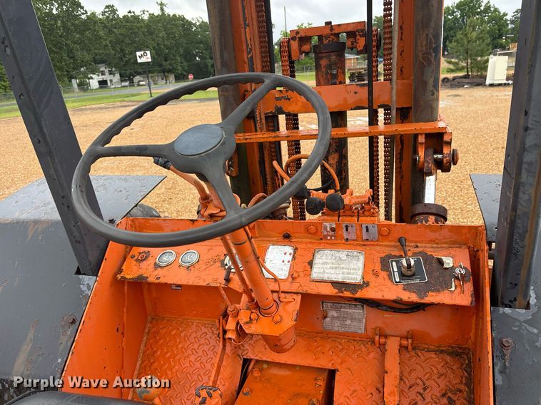 image for item DM1908 1988 Nasco Loadster DFT8 forklift