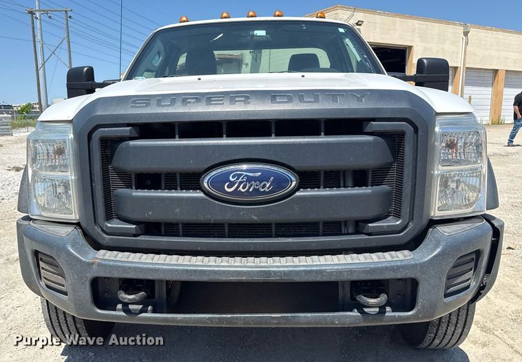 image for item DM5737 2015 Ford F550 Super Duty truck cab and chassis