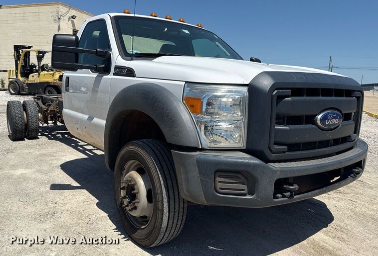 image for item DM5737 2015 Ford F550 Super Duty truck cab and chassis