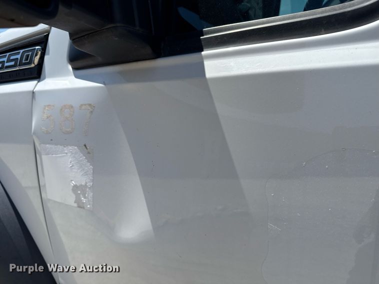 image for item DM5737 2015 Ford F550 Super Duty truck cab and chassis