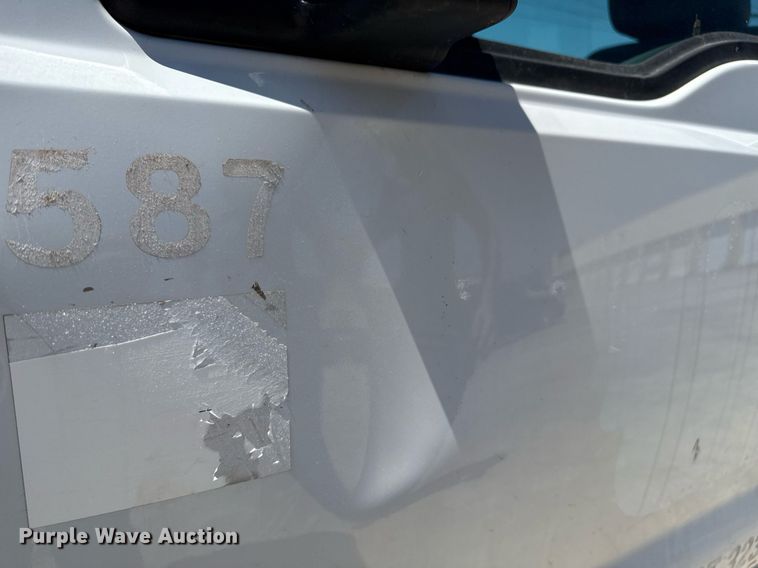 image for item DM5737 2015 Ford F550 Super Duty truck cab and chassis