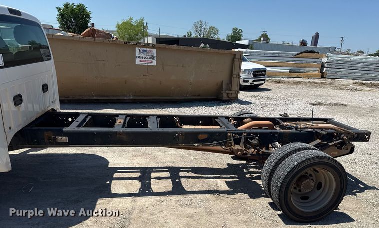 image for item DM5737 2015 Ford F550 Super Duty truck cab and chassis