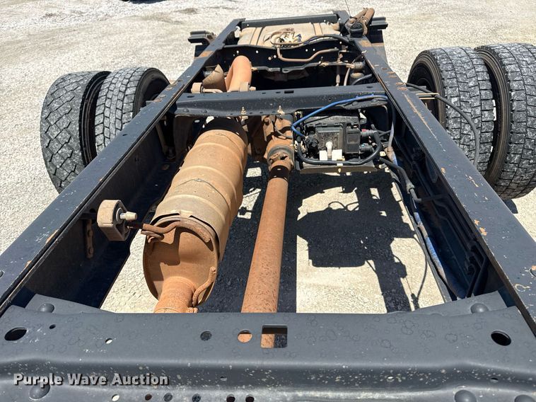 image for item DM5737 2015 Ford F550 Super Duty truck cab and chassis