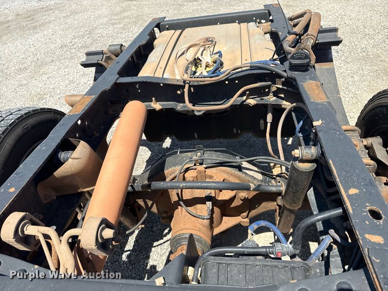 image for item DM5737 2015 Ford F550 Super Duty truck cab and chassis