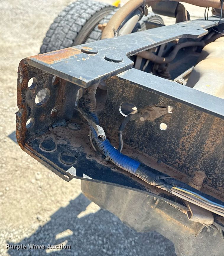 image for item DM5737 2015 Ford F550 Super Duty truck cab and chassis