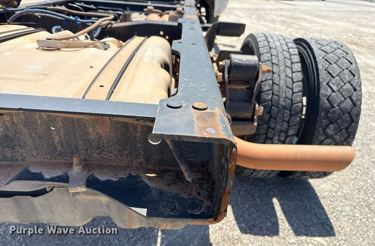 image for item DM5737 2015 Ford F550 Super Duty truck cab and chassis