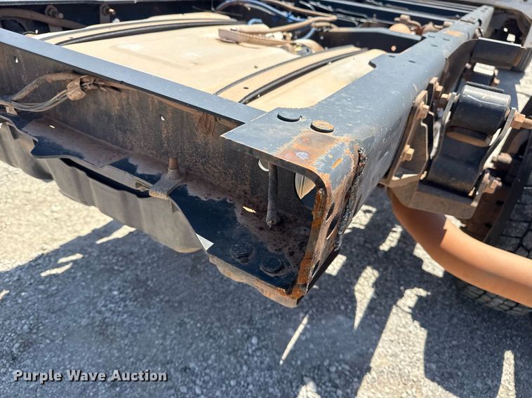 image for item DM5737 2015 Ford F550 Super Duty truck cab and chassis