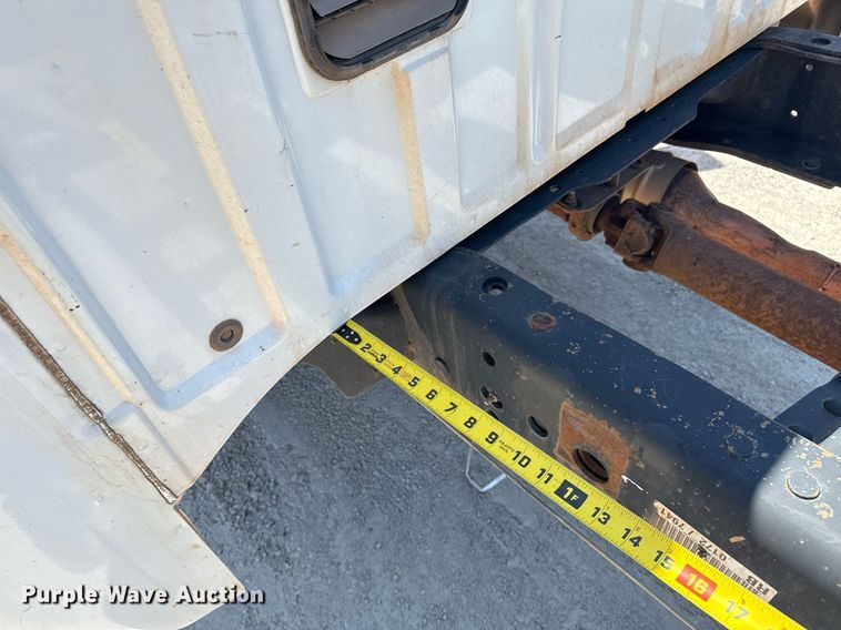 image for item DM5737 2015 Ford F550 Super Duty truck cab and chassis