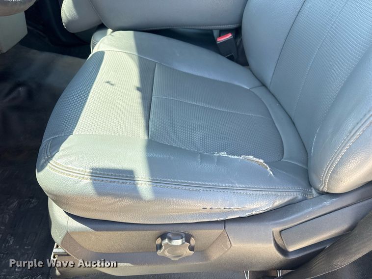 image for item DM5737 2015 Ford F550 Super Duty truck cab and chassis