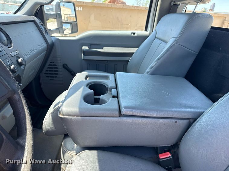 image for item DM5737 2015 Ford F550 Super Duty truck cab and chassis