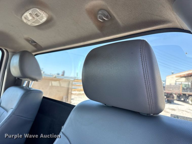 image for item DM5737 2015 Ford F550 Super Duty truck cab and chassis