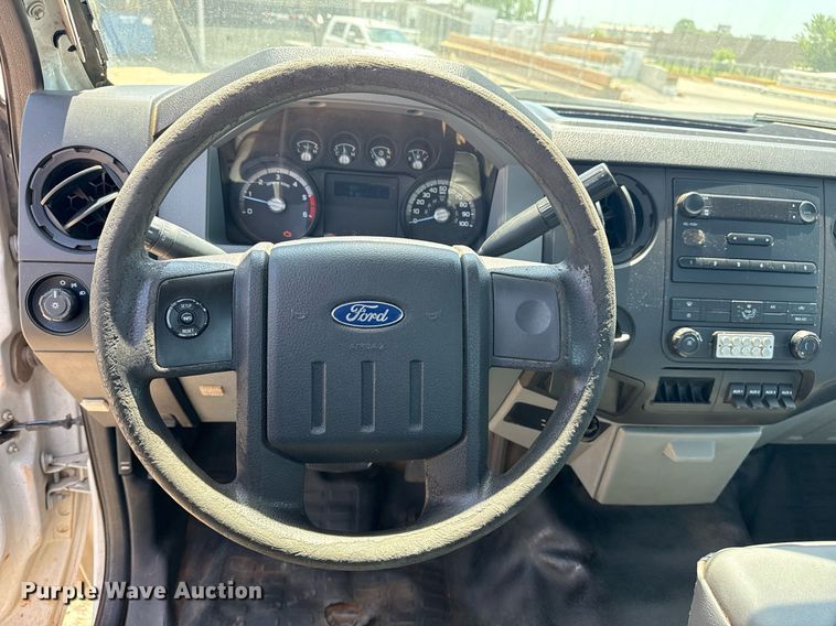 image for item DM5737 2015 Ford F550 Super Duty truck cab and chassis