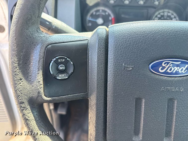 image for item DM5737 2015 Ford F550 Super Duty truck cab and chassis