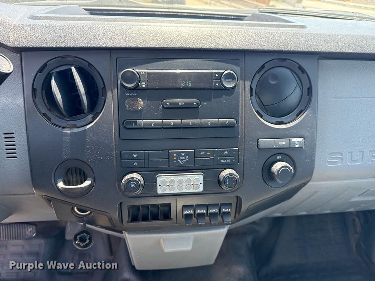 image for item DM5737 2015 Ford F550 Super Duty truck cab and chassis