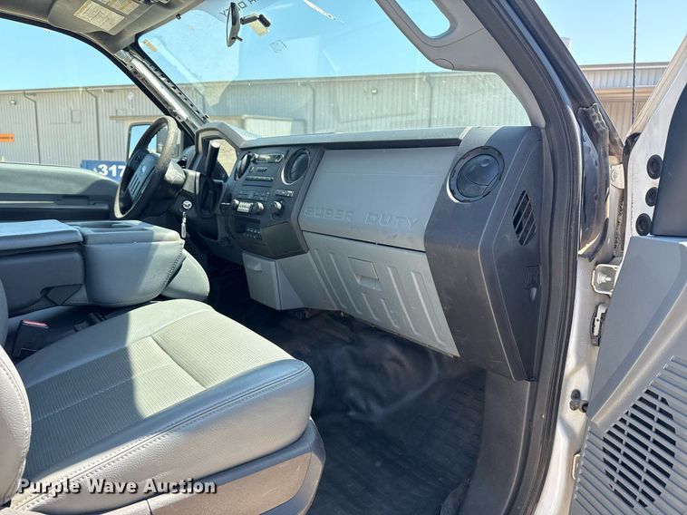 image for item DM5737 2015 Ford F550 Super Duty truck cab and chassis