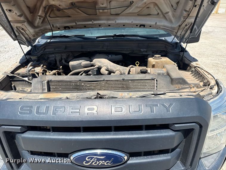 image for item DM5737 2015 Ford F550 Super Duty truck cab and chassis