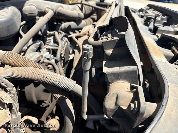 image for item DM5737 2015 Ford F550 Super Duty truck cab and chassis