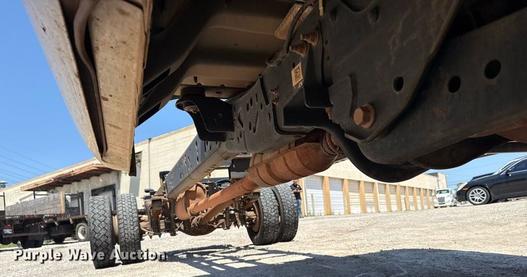 image for item DM5737 2015 Ford F550 Super Duty truck cab and chassis