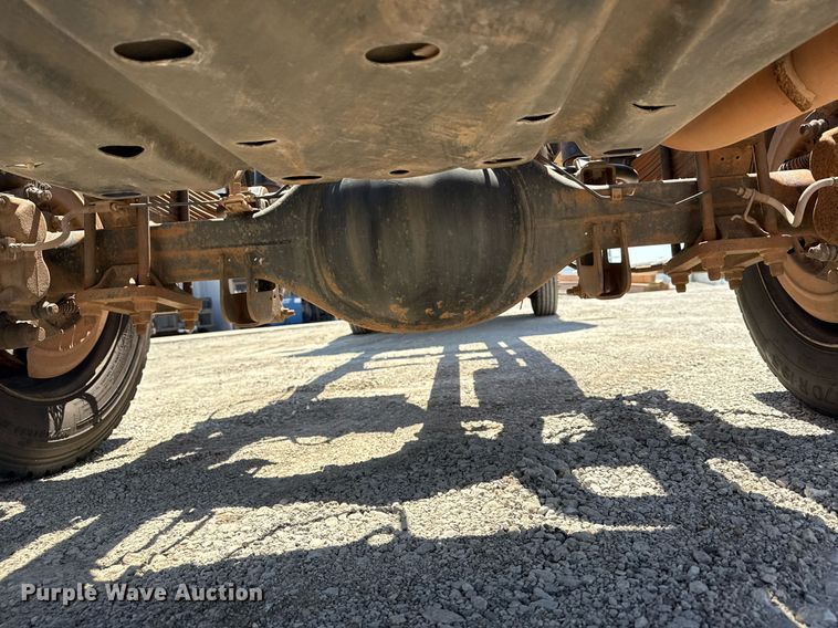 image for item DM5737 2015 Ford F550 Super Duty truck cab and chassis