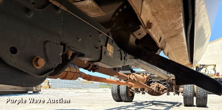 image for item DM5737 2015 Ford F550 Super Duty truck cab and chassis