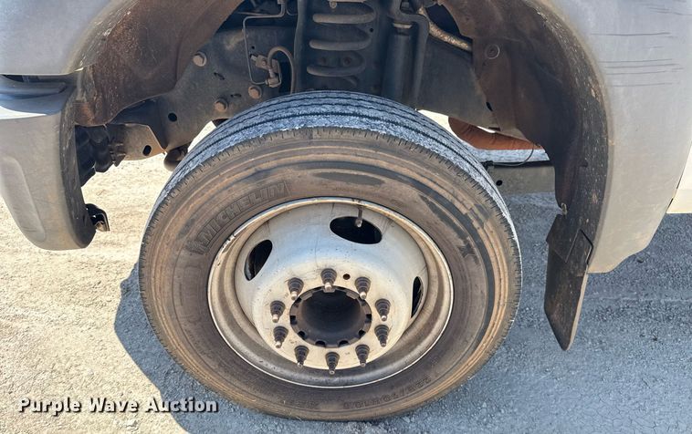 image for item DM5737 2015 Ford F550 Super Duty truck cab and chassis