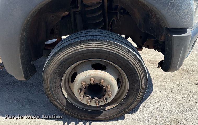 image for item DM5737 2015 Ford F550 Super Duty truck cab and chassis