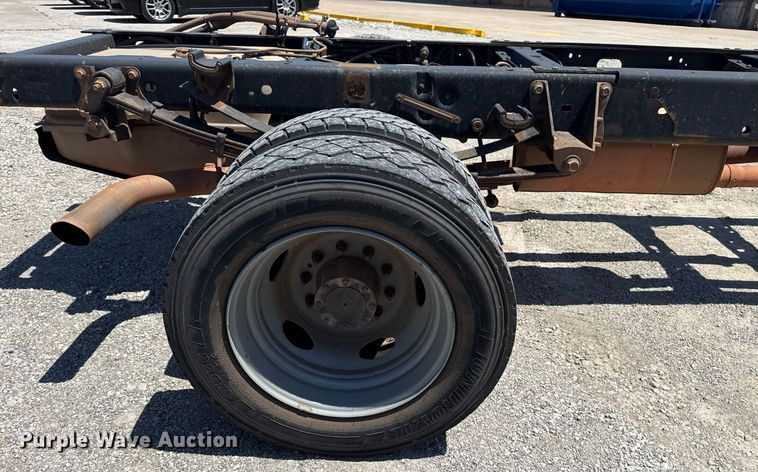 image for item DM5737 2015 Ford F550 Super Duty truck cab and chassis