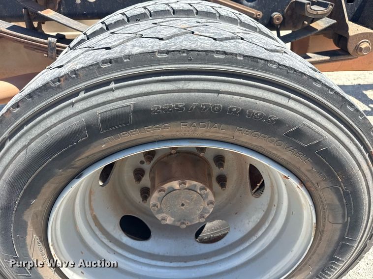 image for item DM5737 2015 Ford F550 Super Duty truck cab and chassis