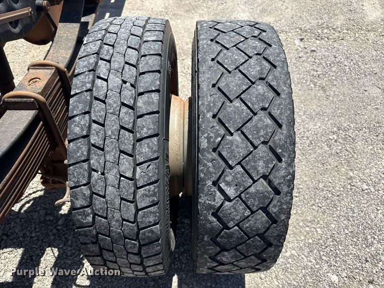 image for item DM5737 2015 Ford F550 Super Duty truck cab and chassis