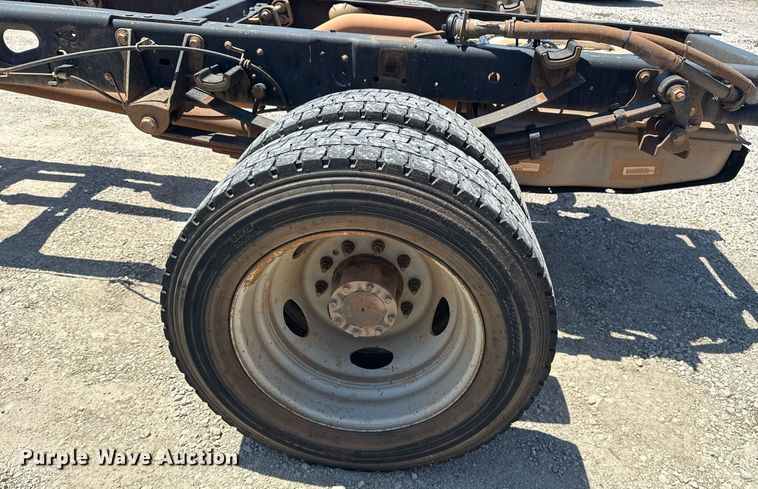 image for item DM5737 2015 Ford F550 Super Duty truck cab and chassis