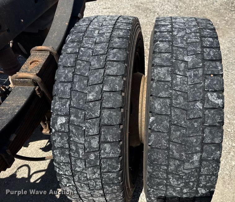 image for item DM5737 2015 Ford F550 Super Duty truck cab and chassis