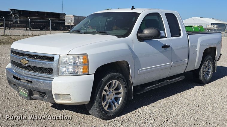 image for item DT6868 2011 Chevrolet Silverado 1500 Ext. Cab pickup truck