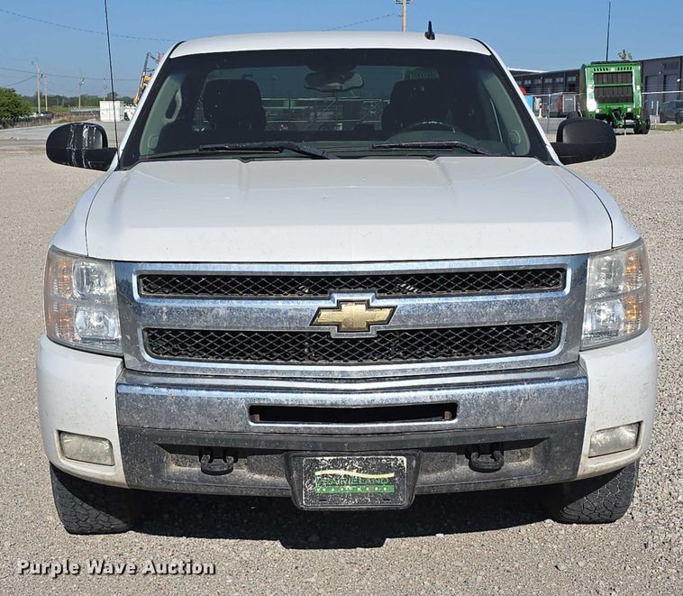 image for item DT6868 2011 Chevrolet Silverado 1500 Ext. Cab pickup truck