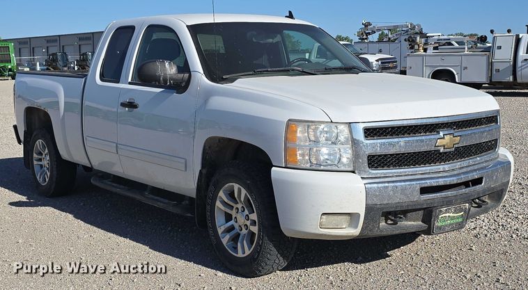 image for item DT6868 2011 Chevrolet Silverado 1500 Ext. Cab pickup truck