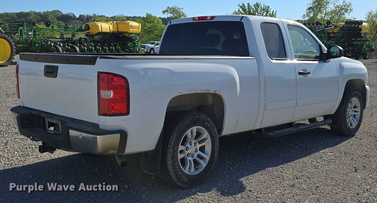 image for item DT6868 2011 Chevrolet Silverado 1500 Ext. Cab pickup truck