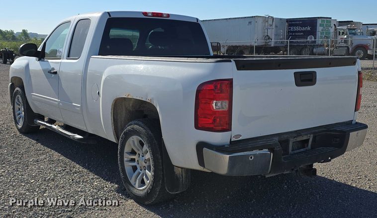 image for item DT6868 2011 Chevrolet Silverado 1500 Ext. Cab pickup truck