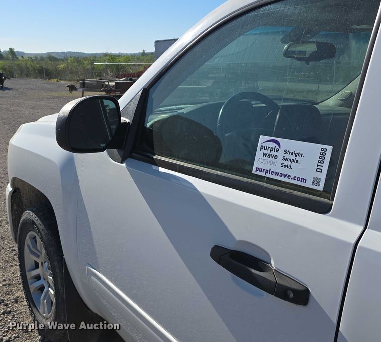 image for item DT6868 2011 Chevrolet Silverado 1500 Ext. Cab pickup truck