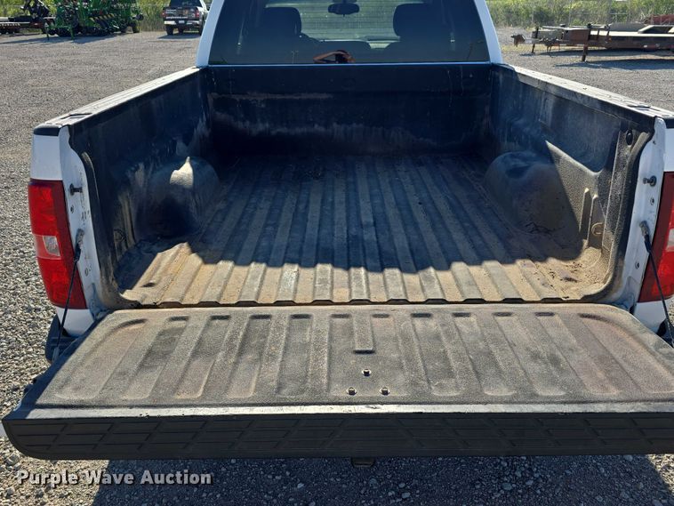 image for item DT6868 2011 Chevrolet Silverado 1500 Ext. Cab pickup truck