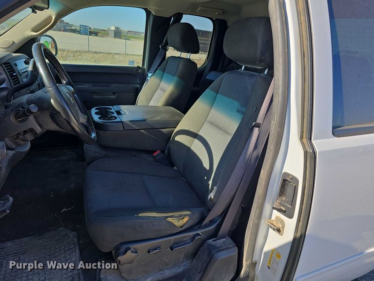 image for item DT6868 2011 Chevrolet Silverado 1500 Ext. Cab pickup truck