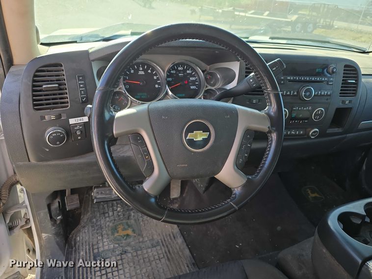 image for item DT6868 2011 Chevrolet Silverado 1500 Ext. Cab pickup truck