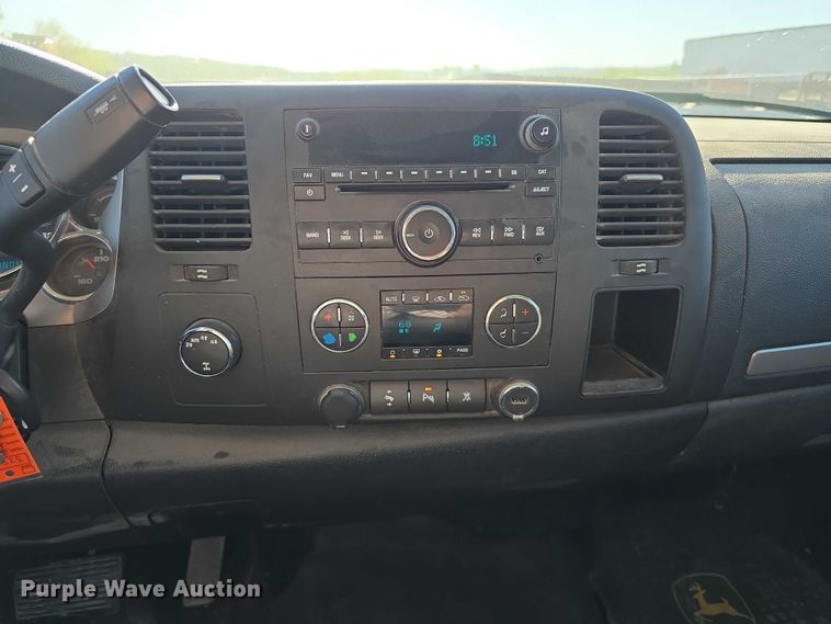 image for item DT6868 2011 Chevrolet Silverado 1500 Ext. Cab pickup truck